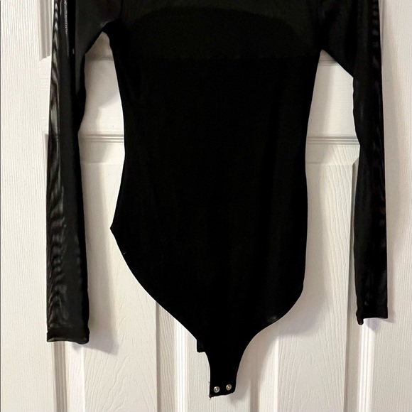 Shear shoulder black body suite from forever 21 - Picture 3 of 3